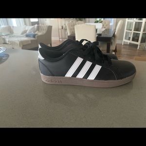 Boys sz 2 adidas sambas New, never worn